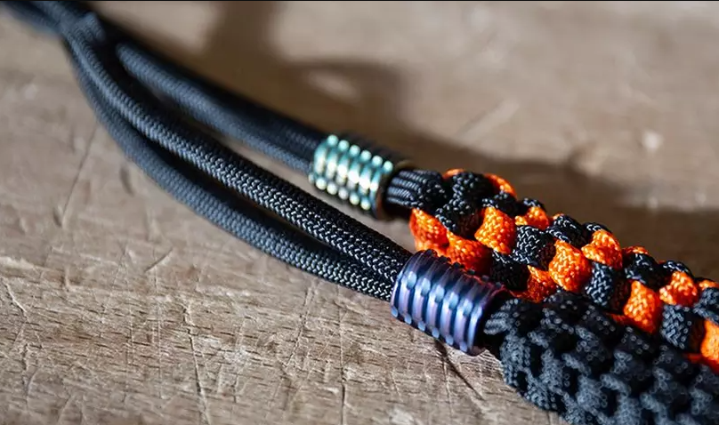 How to thread aluminum beads onto 550 paracord for bracelet making